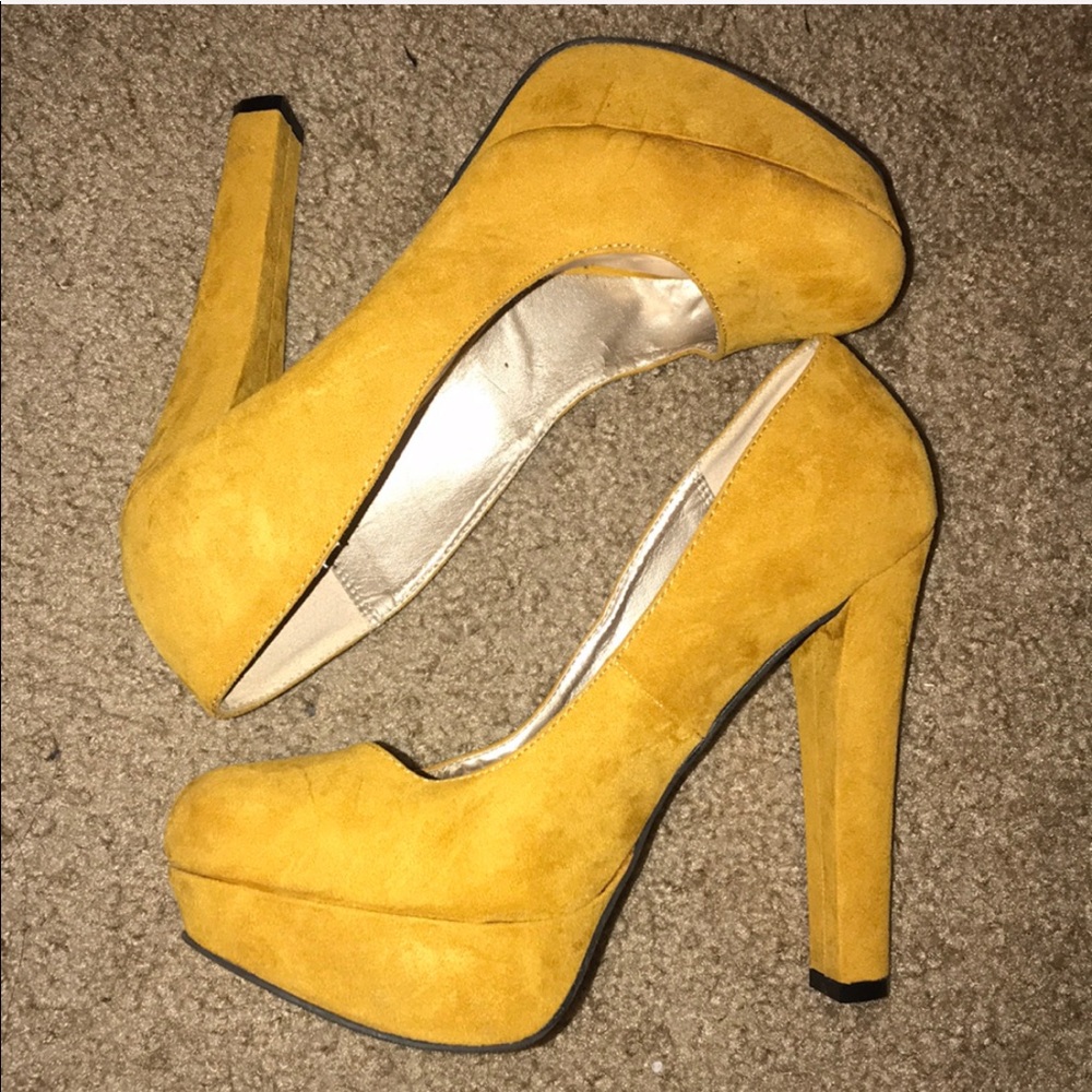 Chunky heel pumps